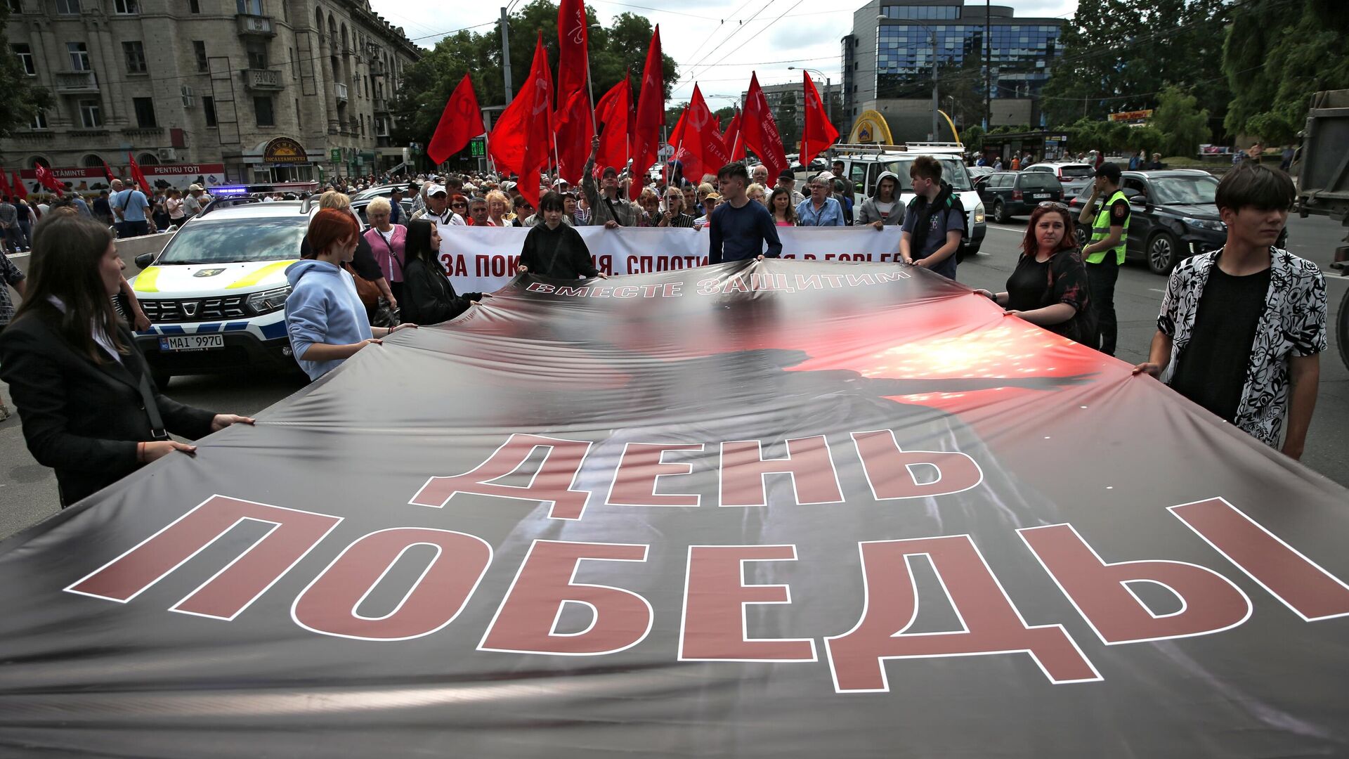 Участники митинга против переписывания истории и отмены празднования 9 мая в Кишиневе - РИА Новости, 1920, 05.05.2025