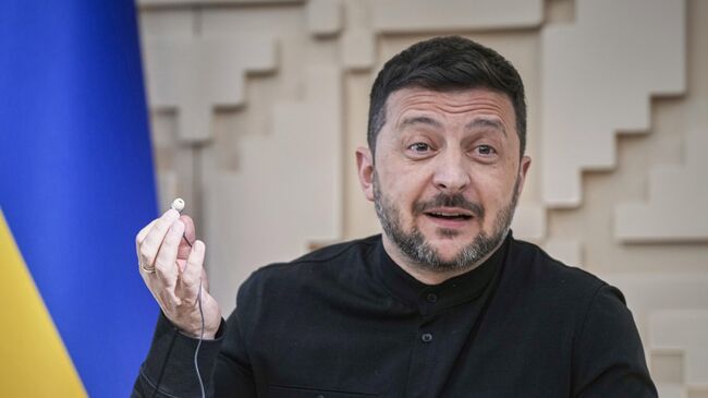 Владимир Зеленский во время пресс-конференции в посольстве Украины в Анкаре, Турция